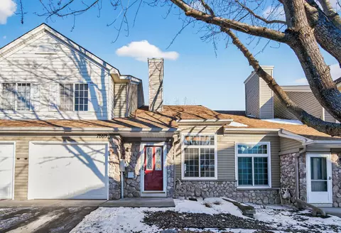 7669 Primrose Pl, Chanhassen, MN 55317