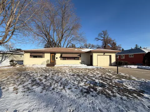 307 Richway Dr E, Albert Lea, MN 56007