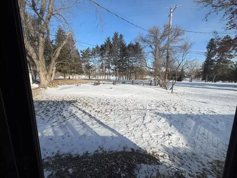 Exterior - 307 Richway Dr E, Albert Lea, MN 56007 photo 3 of 4