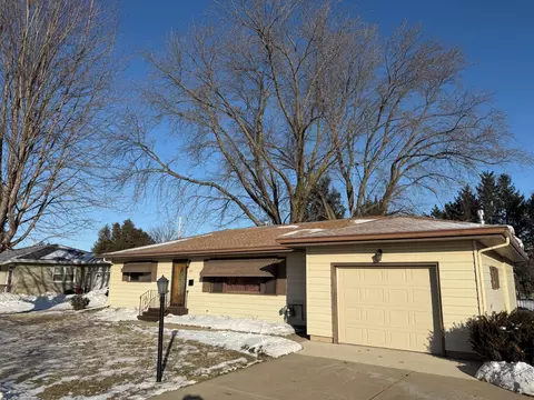 Exterior - 307 Richway Dr E, Albert Lea, MN 56007 photo 2 of 4