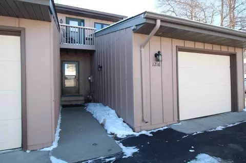 1216 Woodley St E, Northfield, MN 55057