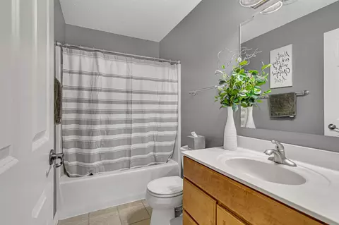Bath - 2531 7th Ave SE, Willmar, MN 56201 photo 1 of 2