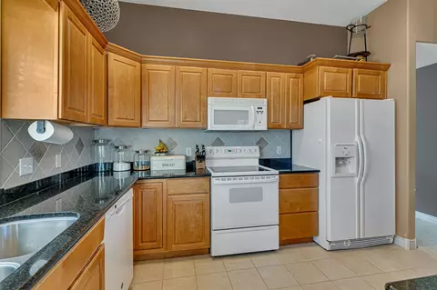 Kitchen - 2531 7th Ave SE, Willmar, MN 56201 photo 4 of 4