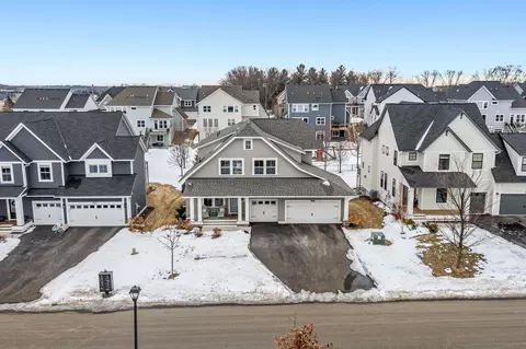 9966 Arrowwood Trl, Woodbury, MN 55129