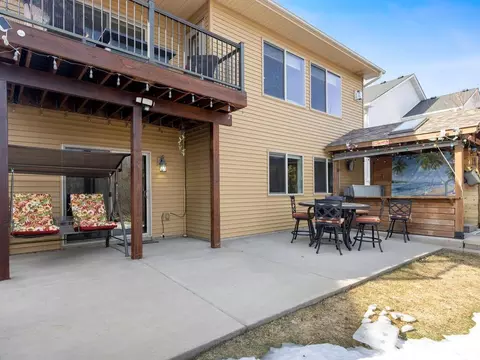 8979 Parkview Cir, Chisago City, MN 55013