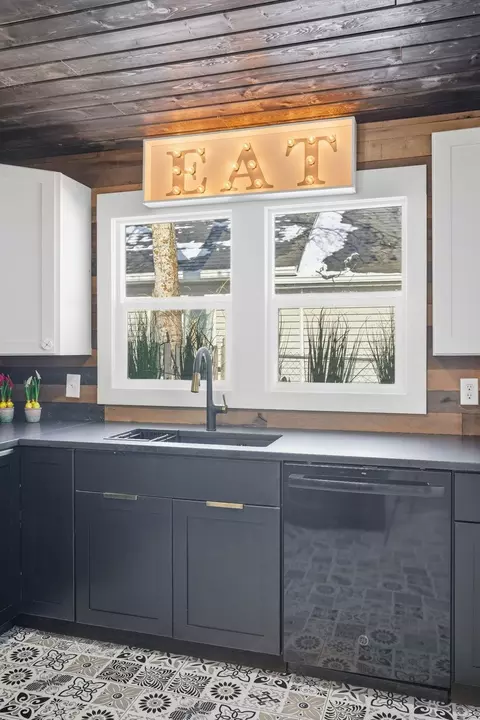 Kitchen - 5118 Three Points Blvd, Mound, MN 55364 photo 4 of 5