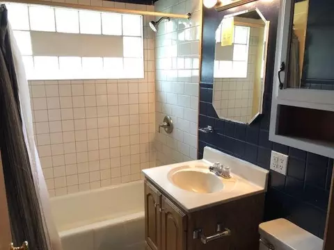 Bath - 116 E Niagara St, Duluth, MN 55811 photo 1 of 1