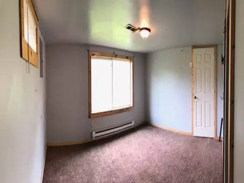 Bedroom - 115 E Niagara St, Duluth, MN 55811 photo 2 of 10