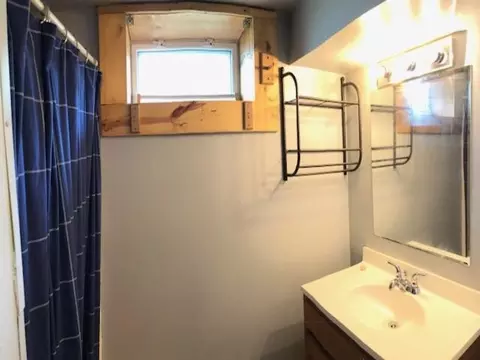 Bath - 115 E Niagara St, Duluth, MN 55811 photo 1 of 1