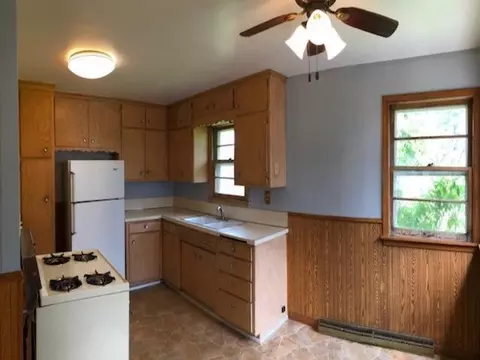 Kitchen - 115 E Niagara St, Duluth, MN 55811 photo 1 of 2