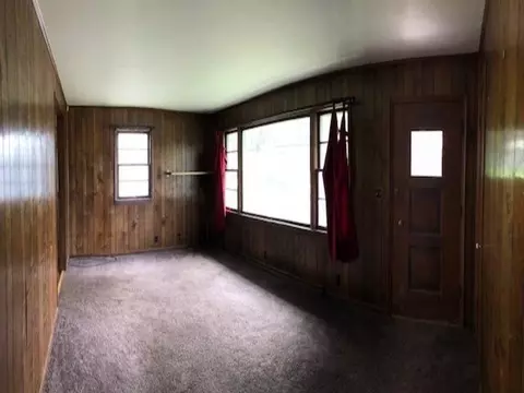 Living - 115 E Niagara St, Duluth, MN 55811 photo 2 of 3