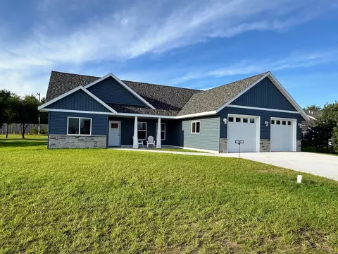 921 NW 9th St, Perham, MN 56573