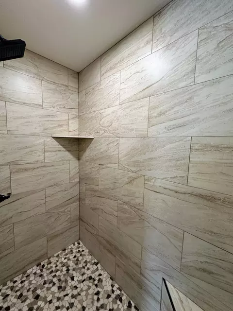 Bath - 921 NW 9th St, Perham, MN 56573 photo 3 of 4