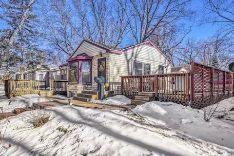 2506 Meridian Dr, Golden Valley, MN 55422
