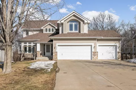 824 Bridle Creek Ln, Jordan, MN 55352