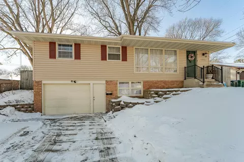 1220 Cascade St NW, Rochester, MN 55901