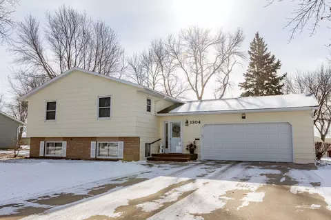 1304 Camelot Ct, Fairmont, MN 56031