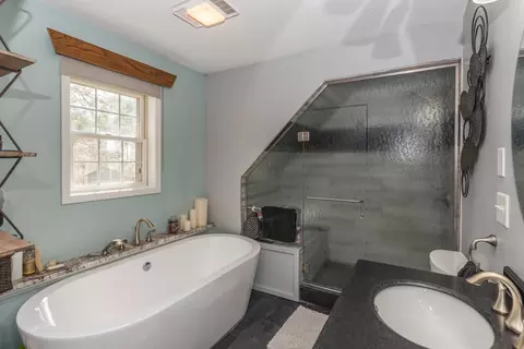 Bath - 3702 Gull River Trl, Brainerd, MN 56401 photo 4 of 5