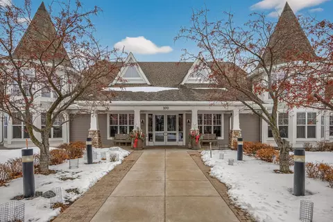 100 Clydesdale Trl #102, Medina, MN 55340