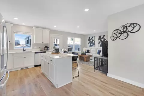 8851 Granite Ct, Woodbury, MN 55129