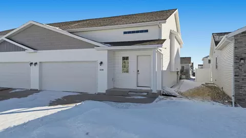 6038 59th St S, Fargo, ND 58104
