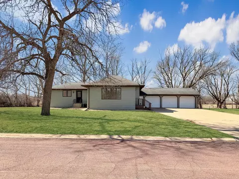 741 Main St, Tracy, MN 56175