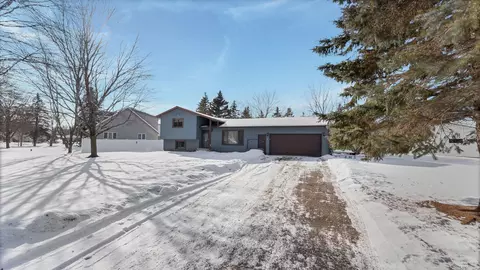 831 Cummings Ln, Saint Cloud, MN 56301