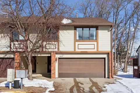 2406 County Road D W #4, New Brighton, MN 55112