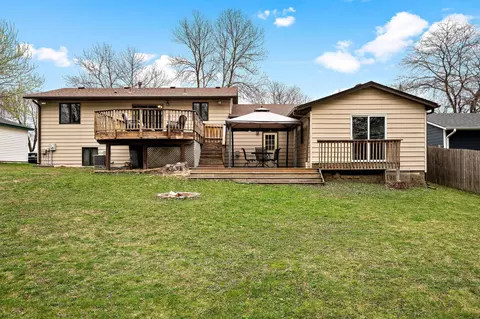 109 Summit Dr NE, Saint Michael, MN 55376