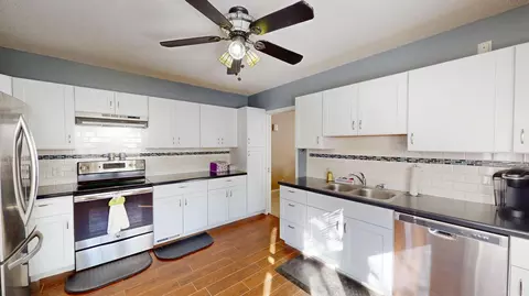 Kitchen - 1409 Circle Dr, Albert Lea, MN 56007 photo 2 of 2