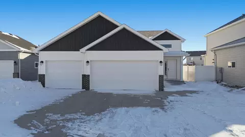 946 Albert Dr W, West Fargo, ND 58078
