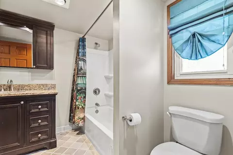 Bath - 902 Cheryl Ave, Marshall, MN 56258 photo 4 of 6