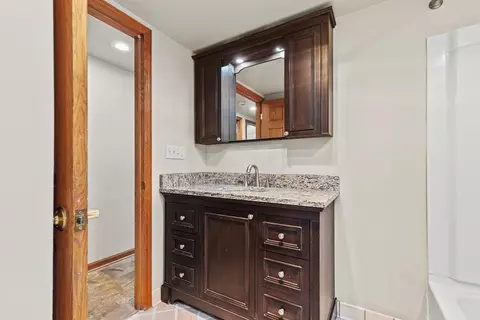 Bath - 902 Cheryl Ave, Marshall, MN 56258 photo 3 of 6
