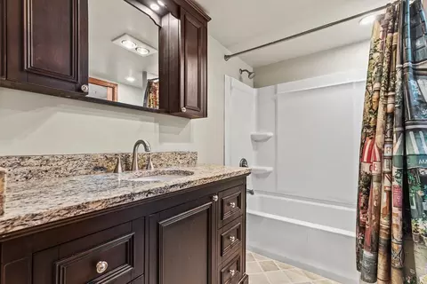 Bath - 902 Cheryl Ave, Marshall, MN 56258 photo 2 of 6