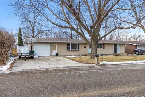 Exterior - 902 Cheryl Ave, Marshall, MN 56258 photo 1 of 4