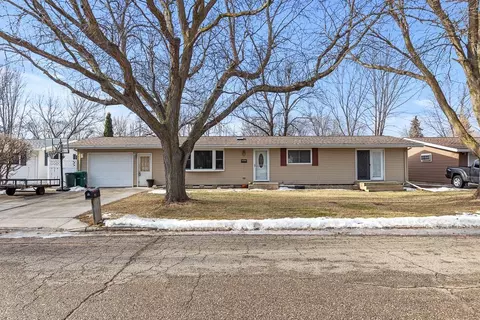 902 Cheryl Ave, Marshall, MN 56258