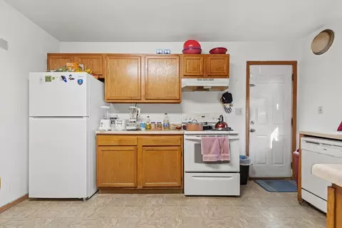 Kitchen - 402 Mill St, Marshall, MN 56258 photo 4 of 6