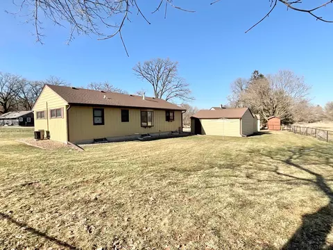 Exterior - 1503 16th St SW, Austin, MN 55912 photo 2 of 2