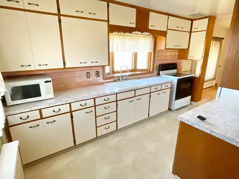Kitchen - 1503 16th St SW, Austin, MN 55912 photo 3 of 3