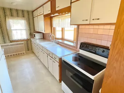 Kitchen - 1503 16th St SW, Austin, MN 55912 photo 1 of 3