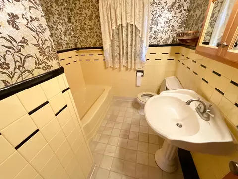 Bath - 1503 16th St SW, Austin, MN 55912 photo 1 of 2