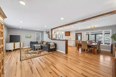 1610 Briarwood Ave, Mahtomedi, MN 55115