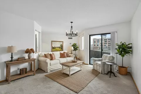 78 10th St E #401, Saint Paul, MN 55101