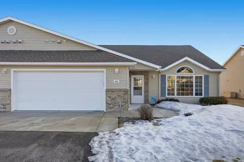 334 30th St N, Moorhead, MN 56560