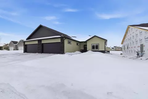 3022 41st Ave S, Moorhead, MN 56560