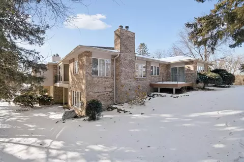 7701 Pondwood Dr, Edina, MN 55439