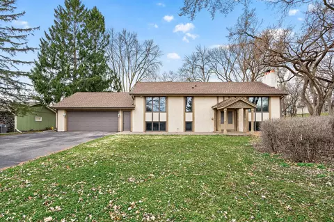 4134 Red Oak Rdg, Minnetonka, MN 55345