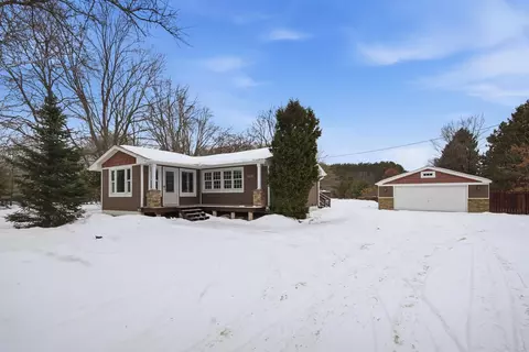 6661 Pine St, Circle Pines, MN 55014