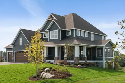 725 Crest Curv, Hudson, WI 54016