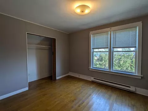 Bedroom - 417 W 5th St, Duluth, MN 55806 photo 4 of 9